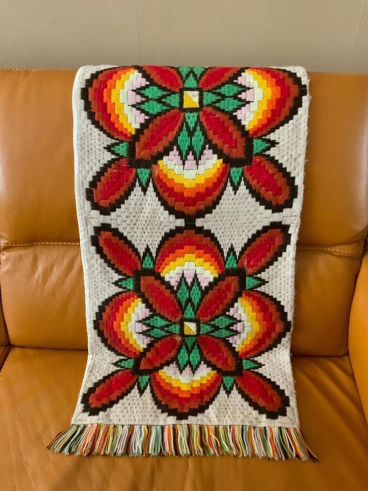 Carpette vintage multicolore réalisée à la main, Hobby en Vrije tijd, Borduren en Borduurmachines, Gebruikt, Onderdeel of Accessoires