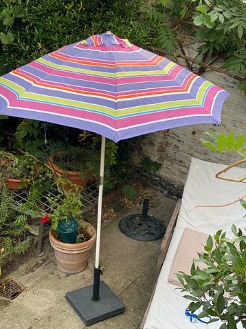 Parasol vintage avec sac de transport et pied beschikbaar voor biedingen