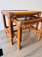 Rotan bijzettafels met fumé glas, Antiek en Kunst, Ophalen