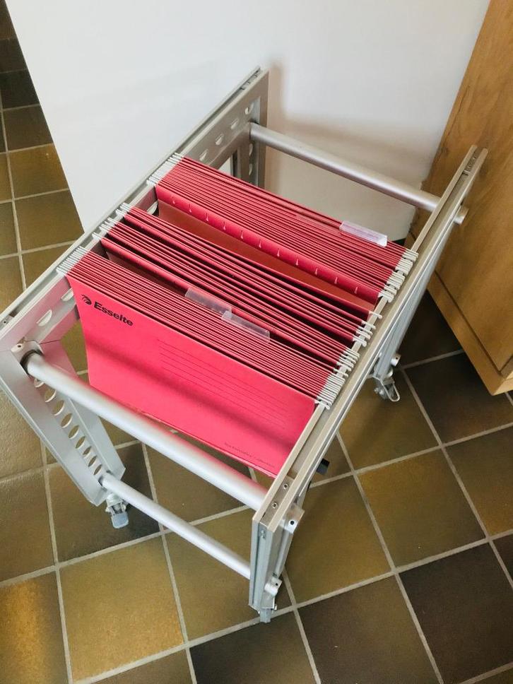 Moderm mobiel klasseurrek  met 25 esselte mappen, Huis en Inrichting, Bureaus, Gebruikt, Bureau, Ophalen