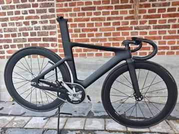Te koop: full carbon piste fiets beschikbaar voor biedingen