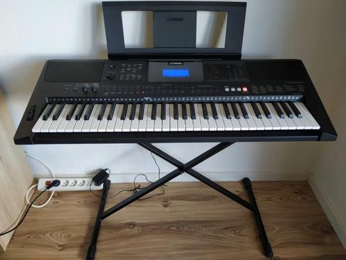 Keyboard Yamaha PSR-E453 + Standaard, Muziek en Instrumenten, Keyboards, Zo goed als nieuw, 61 toetsen, Yamaha, Aanslaggevoelig