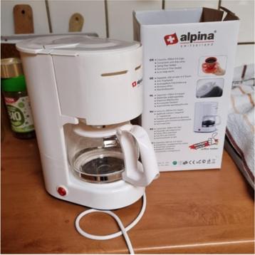 Splinternieuw kleine koffiemachine, + GRATIS 7 koffiekopjes beschikbaar voor biedingen