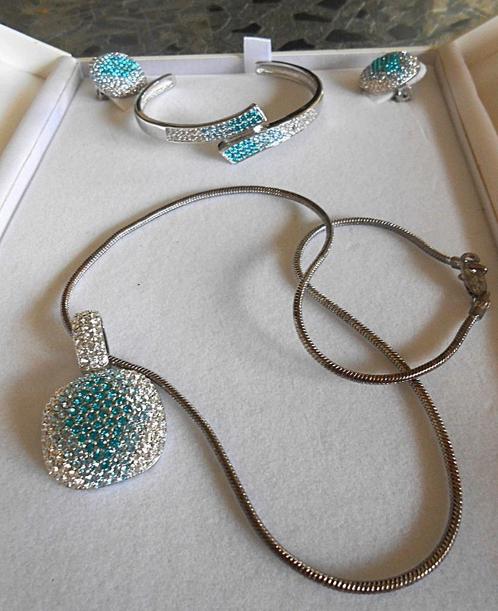 zeer mooie sieradenset uniek bij ons, Handtassen en Accessoires, Kettingen, Nieuw, Zilver, Blauw, Ophalen of Verzenden