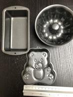 Drie kleine bakvormen of cake vormen, Hobby en Vrije tijd, Taarten en Cupcakes maken, Ophalen of Verzenden, Zo goed als nieuw