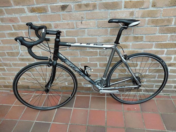 Vélo de route Bulls Vulture en TRÈS bon état, taille 56., Vélos & Vélomoteurs, Vélos | Vélos de course, Plus de 20 vitesses, 28 pouces
