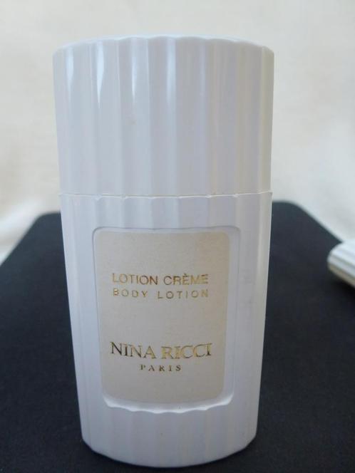 Nina Ricci body lotion klein, oud flesje in plastiek : 25 ml, Verzamelen, Parfumverzamelingen, Nieuw, Miniatuur, Gevuld, Ophalen of Verzenden