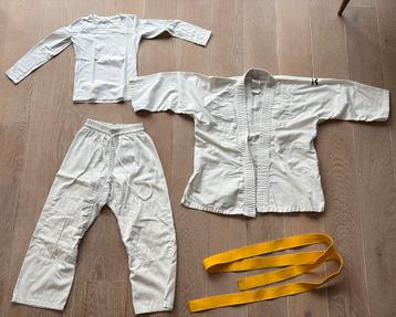 Judo karate pak - maat 130 broek jas t-shirt gordel beschikbaar voor biedingen