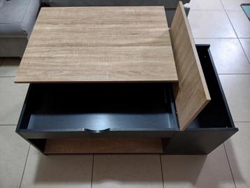 Tafel in de woonkamer  beschikbaar voor biedingen