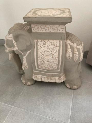 Keramische olifant. 44cm hoog beschikbaar voor biedingen