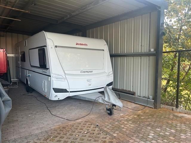 Dethleffs camper bj 2022, Caravans en Kamperen, Caravans, Particulier, meer dan 6, 1500 - 2000 kg, Rondzit, Dethleffs, Frans bed