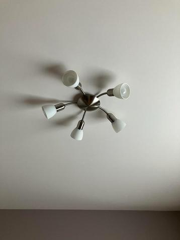 Plafondlamp beschikbaar voor biedingen