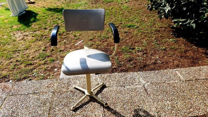 Oude Bureaustoel in hoogte verstelbaar 1938 nog in zeer goed, Huis en Inrichting, Bureaustoelen, Gebruikt, Bureaustoel, Grijs