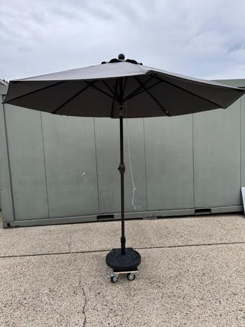 parasol 270cm rond met voet Nieuw beschikbaar voor biedingen