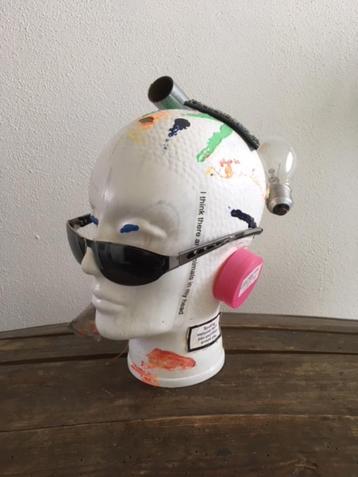 Glazenbeeld ‘Art Head’ beschikbaar voor biedingen