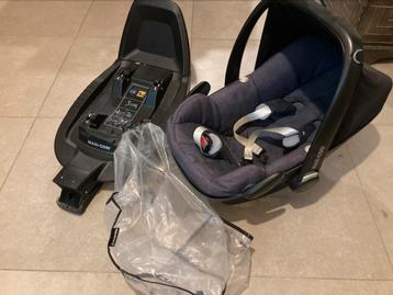 Maxi Cosy stoel + Isofix-onderstel beschikbaar voor biedingen
