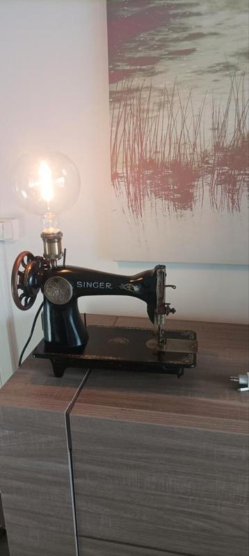 Industriële lamp oude singer naaimachine 