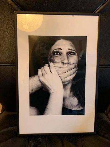 Ingekaderde foto met een boodschap. beschikbaar voor biedingen