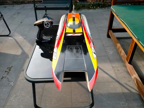 Genesis Offshore Brushless RC Twin Hull (1045mm), Hobby en Vrije tijd, Modelbouw | Radiografisch | Overige, Zo goed als nieuw