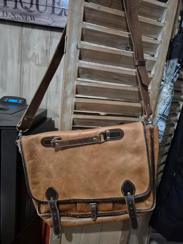 Cartable vintage. Paul Marius ., Cuir