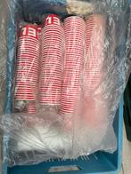 Houten vorkjes en lepeltjes, kartonnen bekers, Ophalen