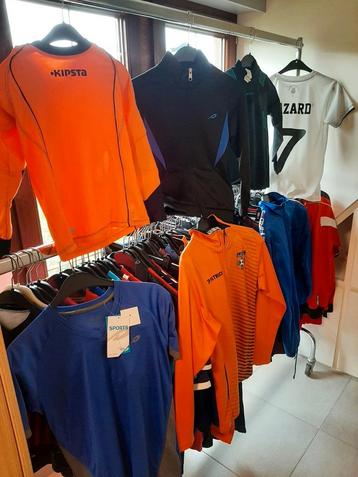 90 stuks sportkleding voor 90 € of 2 € per stuk beschikbaar voor biedingen