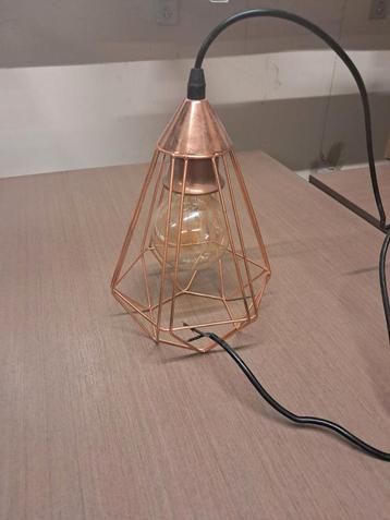 Draad lamp  beschikbaar voor biedingen