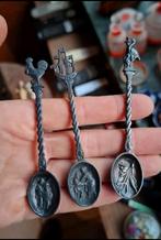 Ensemble de 3 cuillères à souvenirs anciennes en métal argen, Enlèvement