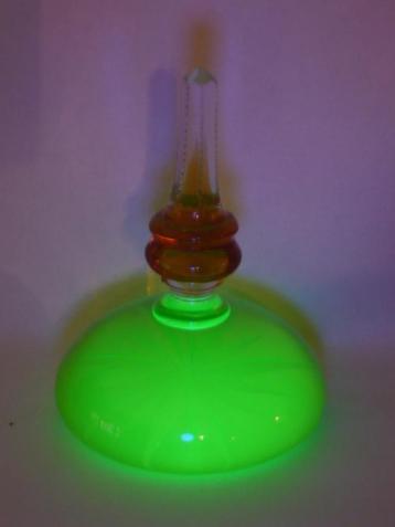 VAL SAINT LAMBERT PRESSE-PAPIER URANIUM GLAS CA 1880/1890 beschikbaar voor biedingen