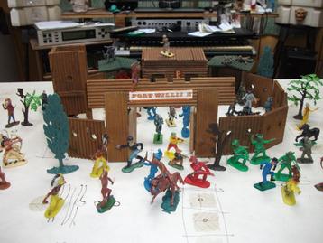 HOUTEN FORT, BOERDERIJ, JUNGLE EN DINO'S beschikbaar voor biedingen