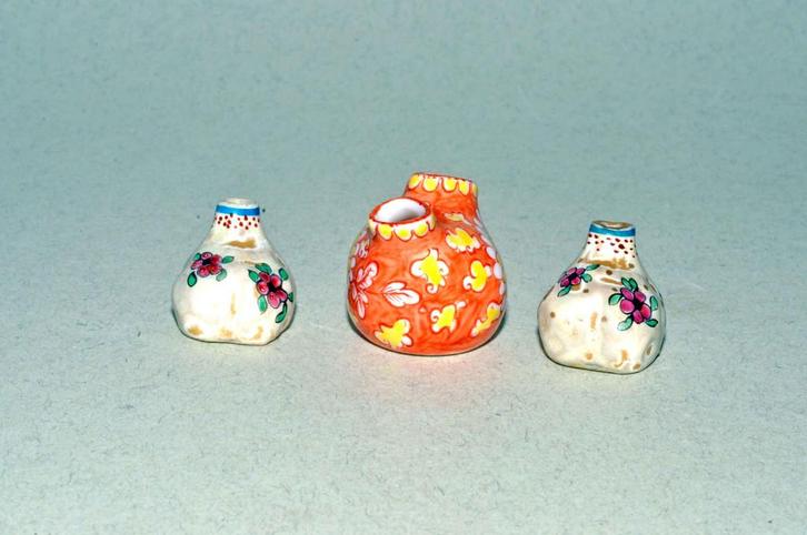 Het porselein van Desvres G. Fourmaintreaux 3 minivazen, Antiek en Kunst, Antiek | Keramiek en Aardewerk, Verzenden