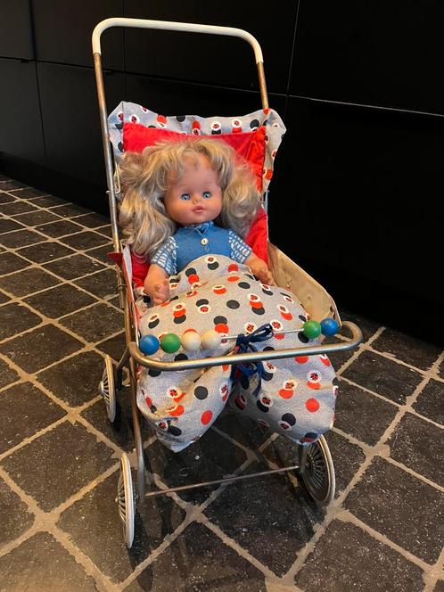 Antieke poppenkoets en poppenkribbe plus pop, Antiek en Kunst, Antiek | Speelgoed, Ophalen of Verzenden