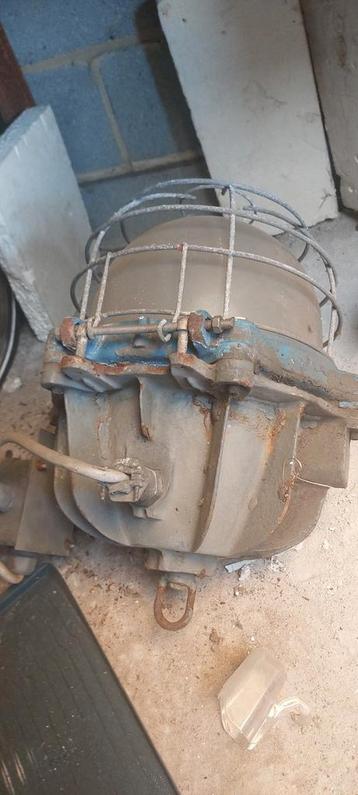 éclairage d'une ancienne usine, Enlèvement