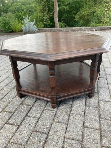 Achthoekige salontafel Zeer goede staat beschikbaar voor biedingen