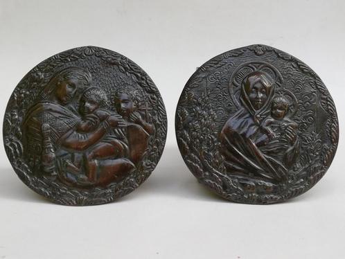 Deux médaillons en métal - Madones - Italie - début 20e E, Antiquités & Art, Curiosités & Brocante, Enlèvement ou Envoi