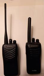 Te koop: 2 kenwood walkie talkies, Telecommunicatie, Ophalen of Verzenden, Zo goed als nieuw, Portofoon of Walkie-talkie, Met broekklem