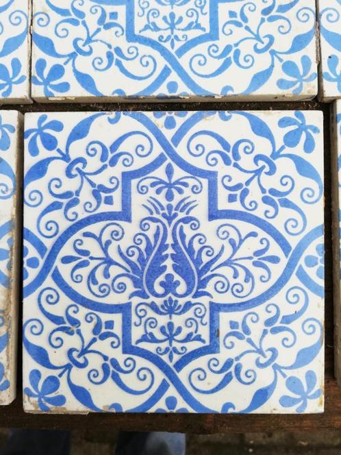 Minton Hollins Victorian tiles, plakaat 116hx113br blauw wit, Antiquités & Art, Antiquités | Assiettes décoratives & Carrelages