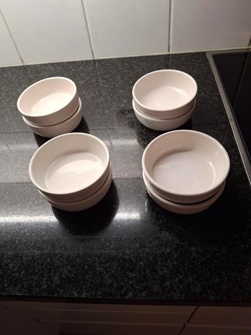 Set van 8 stenen potjes  beschikbaar voor biedingen