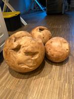 Decoratieve bollen gemaakt van teak wortelhout, Ophalen