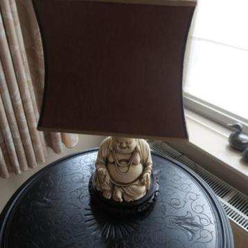 Lampadair met Boeddha beeld beschikbaar voor biedingen