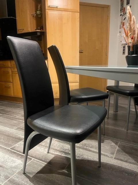 lederlook stoelen zwart met hoge rugleuning, Maison & Meubles, Chaises, Utilisé, Quatre, Métal, Autres matériaux, Noir, Enlèvement