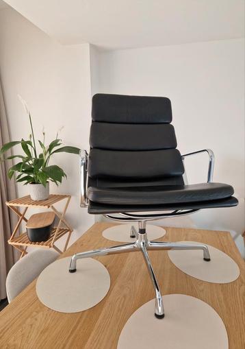 Vitra EA216 Soft Pad Lounge Chair, designed by Eames, Huis en Inrichting, Ophalen, Gebruikt, Zwart