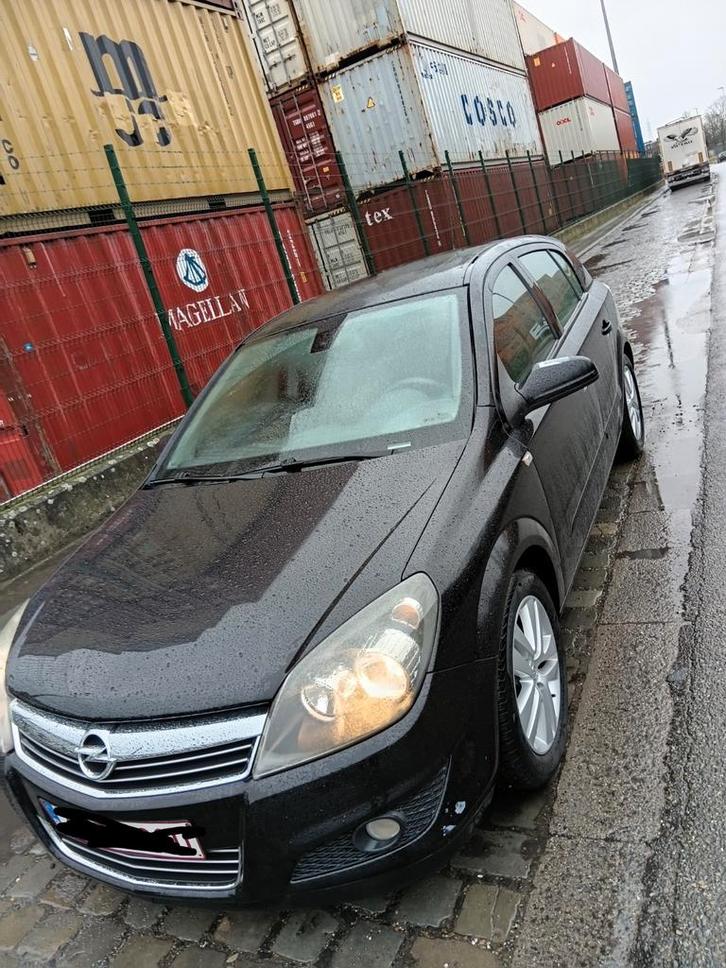 Opel Astra Sport 1.6 jaar 2007, Auto's, Opel, Particulier, Astra, 5 deurs, Zwart, Zwart, Ophalen