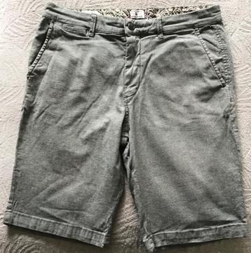 Short maat L en jeansbroek W31 en L30 (€5/stuk) beschikbaar voor biedingen