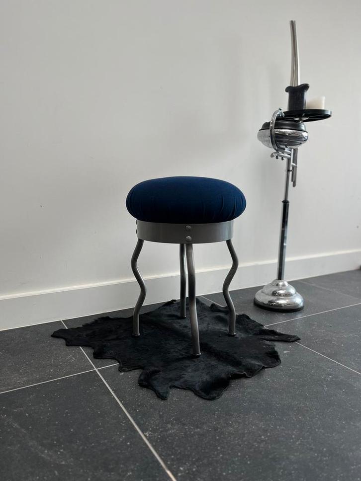 Vintage IKEA kruk “URI” (1995) – Per Ivar Ledang, Huis en Inrichting, Barkrukken, Zo goed als nieuw, Metaal, Ophalen