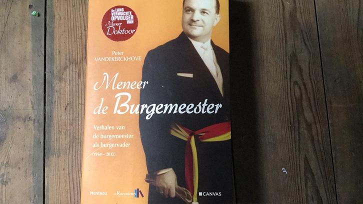 Peter Vandekerckhove - Meneer de burgemeester, Boeken, Politiek en Maatschappij, Zo goed als nieuw, Ophalen of Verzenden