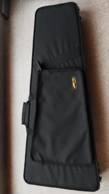 Stevige gitaar kist gitaar case pro tec beschikbaar voor biedingen