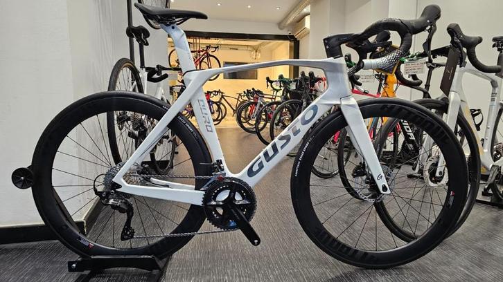 NIEUW MET GARANTIE*Koersfiets Gusto Duro Evo db elite ultra, Hobby en Vrije tijd, Overige Hobby en Vrije tijd, Nieuw, Ophalen
