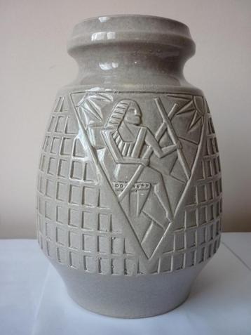 Bay Keramiek - Vase avec motif Egyptien - ton gris beschikbaar voor biedingen