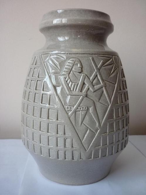 Bay Keramiek - Vase avec motif Egyptien - ton gris, Antiek en Kunst, Antiek | Vazen, Ophalen of Verzenden